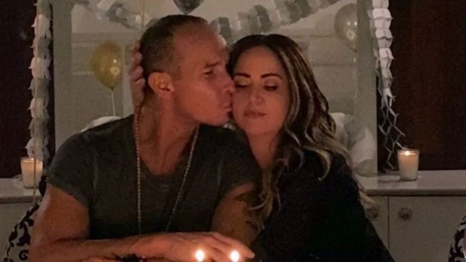 Tras el «beso» de Erik Rubín con bella actriz, Andrea Legarreta define si regresará o no con el cantante