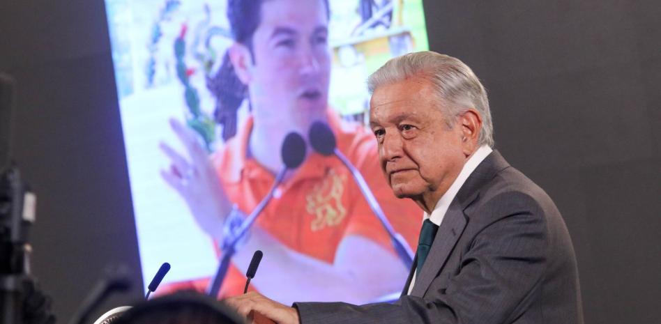 AMLO defiende a Samuel García de «los conservadores» y advierte golpe de Estado