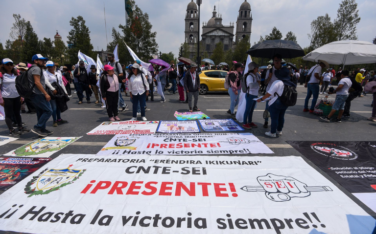 Casi 200 mil maestros inician paro de labores en México hasta nuevo aviso